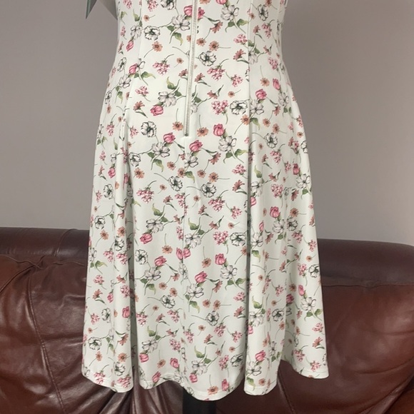 Gabby Skye Dress NWT, W 8, fit & flare, floral - Picture 7 of 12
